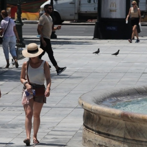 Καιρός σήμερα: Γενικά αίθριος με αραιές νεφώσεις