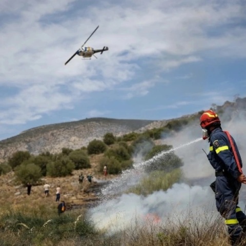 Φωτιά τώρα σε αγροτοδασική έκταση στη Μεσσηνία