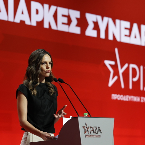 Η Έφη Αχτσιόγλου στο συνέδριο του ΣΥΡΙΖΑ