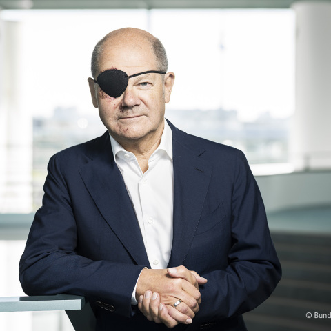 Με κάλυμμα στο μάτι ο Σολτς μετά από πτώση κατά τη διάρκεια τζόκινγκ