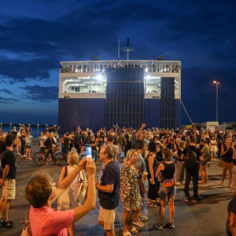 Στιγμιότυπο από τη συγκέντρωση διαμαρτυρίας για τη δολοφονία του 36χρονου έξω από το Blue Horizon ©ΡΑΠΑΝΗΣ ΣΤΕΦΑΝΟΣ / EUROKINISSI