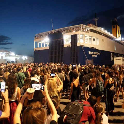 Διαμαρτυρία μπροστά στο Blue Horizon στην Κρήτη