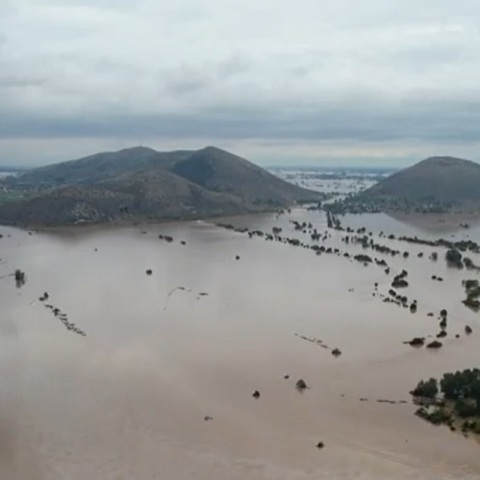 Κακοκαιρία Daniel: Εγκλωβισμένα 200 άτομα σε λόφο στον Βλοχό