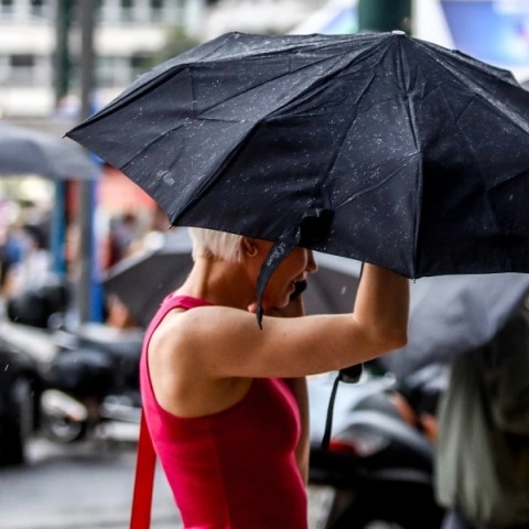 Καιρός αύριο: Εξασθενεί η κακοκαιρία Daniel την Παρασκευή