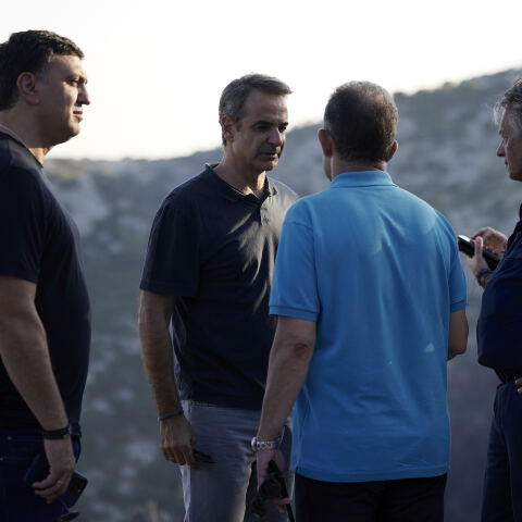 Στιγμιότυπο από την επίσκεψη του Κυριάκου Μητσοτάκη στην Πάρνηθα