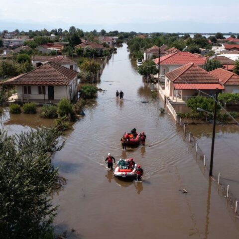 Από νωρίς βρίσκεται σε εξέλιξη η επιχείρηση διάσωσης εγκλωβισμένων © Konstantinos Tsakalidis / SOOC
