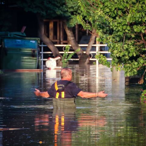Πλημμυρικά φαινόμενα σε συνοικίες της Λάρισας © ΛΕΩΝΙΔΑΣ ΤΖΕΚΑΣ / EUROKINISSI