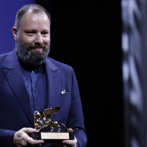 Γιώργος Λάνθιμος: Κέρδισε τον Χρυσό Λέοντα για το «Poor Things»