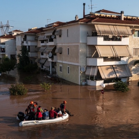 Πλημμυρισμένα σπίτια στις εργατικές κατοικίες στη Γιάννουλη της Λάρισας