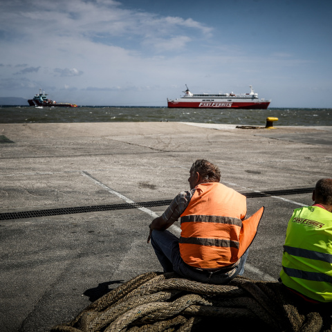 Τέλος στην πολύωρη ταλαιπωρία για τους επιβάτες του «Fast Ferries Andros»
