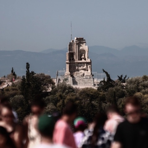 Καιρός σήμερα: Αίθριος τη Δευτέρα - Θυελλώδεις άνεμοι