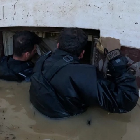 Κακοκαιρία Daniel: ΟΥΚ του Λιμενικού επιχειρούν στα πλημμυρισμένα σπίτια 