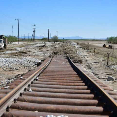 Ασπρόπυργος: Συνελήφθησαν τέσσερα άτομα που αφαιρούσαν μεταλλικά αντικείμενα από σιδηροδρομικό δίκτυο 
