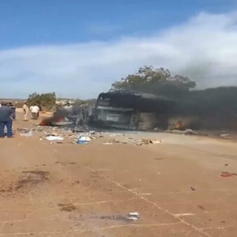 Σε δευτερόλεπτα η καμπίνα του λεωφορείου γέμισε μαύρους καπνούς και φλόγες