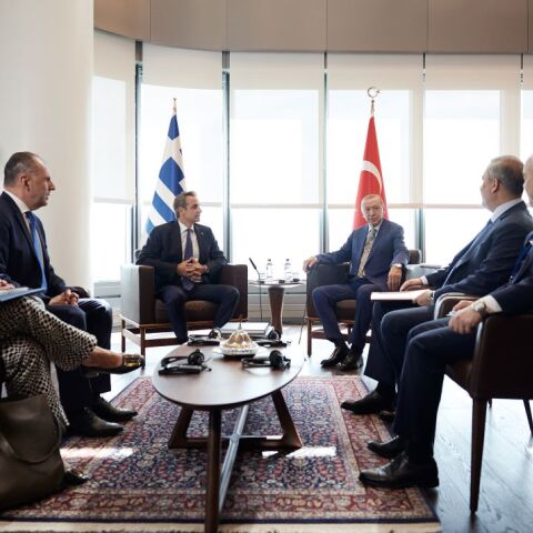 Στιγμιότυπο από τη συνάντηση Μητσοτάκη - Ερντογαν © Δημήτρης Παπαμήτσος / ΓΤ Πρωθυπουργού