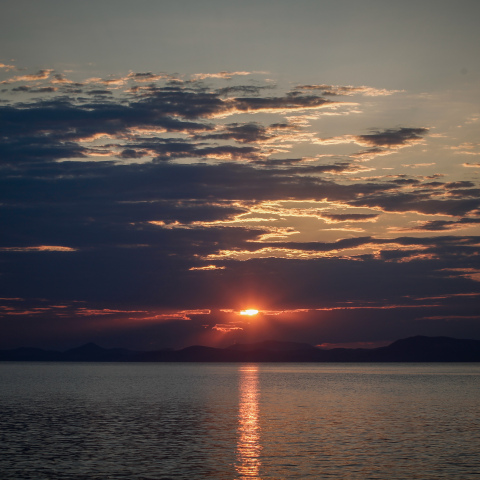 Ηλιοβασίλεμα με σύννεφα