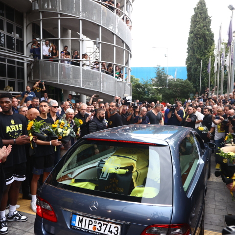 Γιάννης Ιωαννίδης: Λαϊκό προσκύνημα στο Αλεξάνδρειο