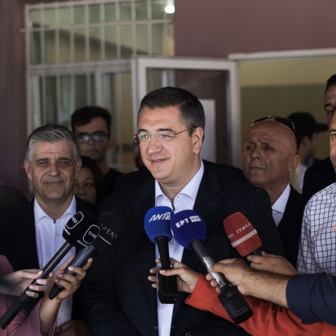 Ο Απόστολος Τζιτζικώστας σε δηλώσεις μετά την άσκηση του εκλογικού του δικαιώματος