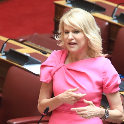  Viral έγινε η Θεοδώρα Τζάκρη που μπέρδεψε τον Ιώβ με τον Ιωνά 