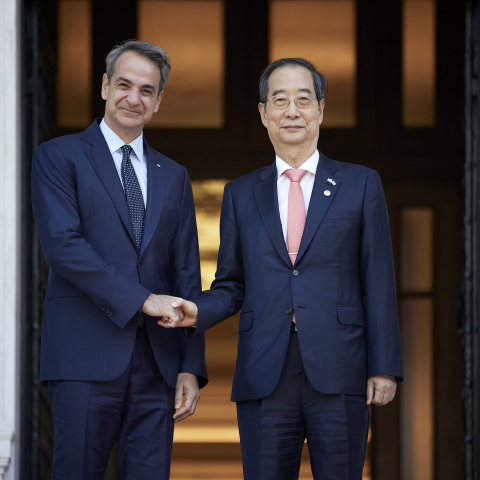 Ο Κυριάκος Μητσοτάκης με τον Κορεάτη ομόλογό του