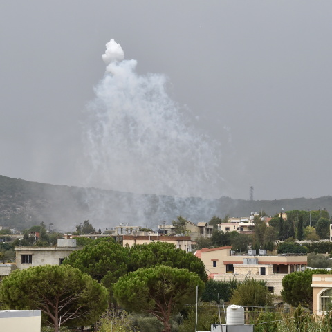Καπνός από ισραηλινούς βομβαρδισμούς σε χωριά του Λιβάνου