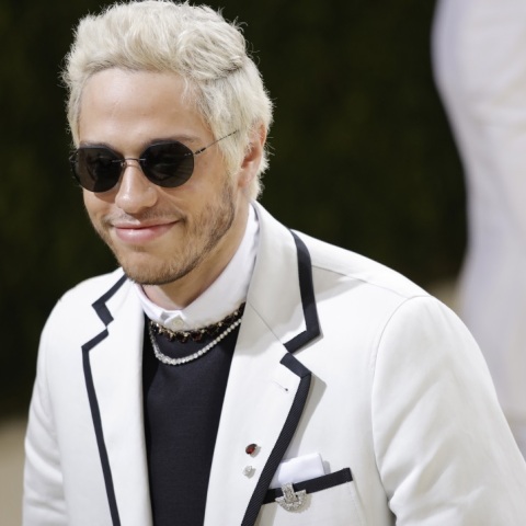 Pete Davidson: «Μέσω της κωμωδίας μπορείς να πας μπροστά μετά από μια τραγωδία»