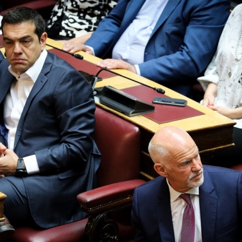Αλέξης Τσίπρας και Γιώργος Παπανδρέου στη Βουλή