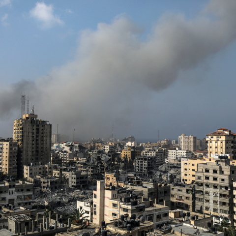 Καπνοί από ισραηλινό βομβαρδισμό στη Γάζα