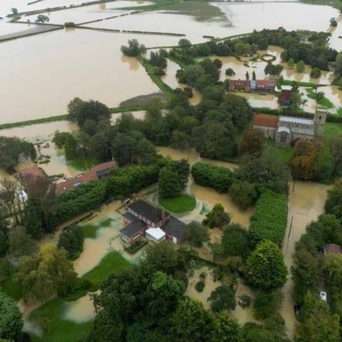 Καταιγίδα Μπαμπέτ: Πέντε νεκροί από τις καταστροφικές πλημμύρες στη Βρετανία