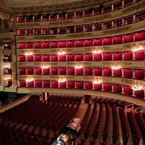 Απολύθηκε ταξιθέτρια στη Σκάλα του Μιλάνου επειδή φώναξε «Λευτεριά στην Παλαιστίνη» παρουσία της Μελόνι