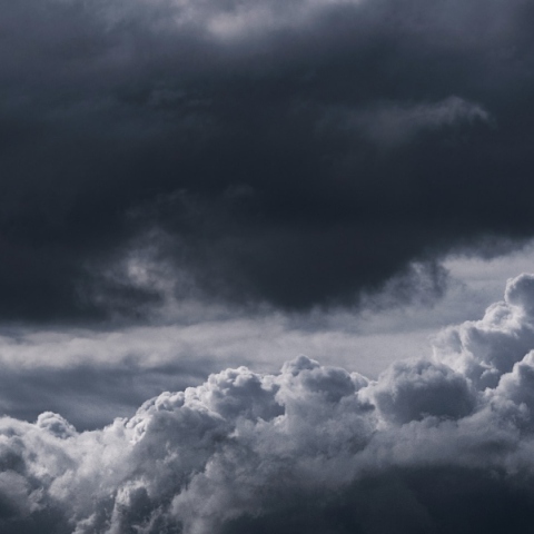 kairos-aurio-2710-araies-nefoseis-kata-topous-me-topikes-vrohes-sta-dutika