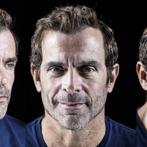 Συνέντευξη με τον Κωνσταντίνο Μαρκουλάκη για την παράσταση The Humans, που σκηνοθετεί, στο θέατρο Μουσούρη