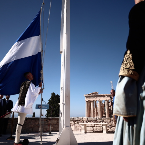 Έπαρση της σημαίας στην Ακρόπολη