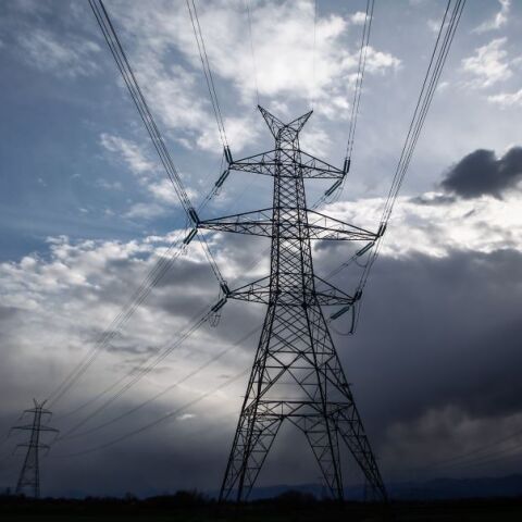 Ενισχυμένη η ΔΕΗ μετά την εξαγορά της Enel Ρουμανίας © ΘΑΝΑΣΗΣ ΚΑΛΛΙΑΡΑΣ/EUROKINISSΙ