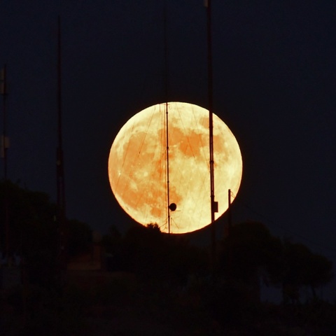 Το «φεγγάρι του κυνηγού» στον νυχτερινό ουρανό της 28ης Οκτωβρίου