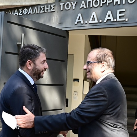 Η συνάντηση του πρόεδρου του ΠΑΣΟΚ-ΚΙΝΑΛ με τον πρόεδρο της ΑΔΑΕ, Χρήστο Ράμμο