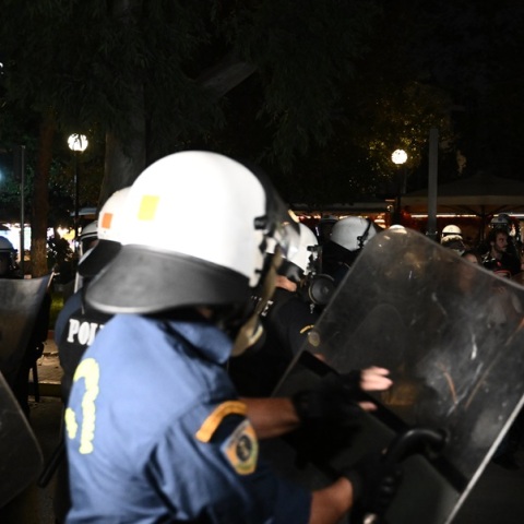 Επεισόδια στο κέντρο μετά τη συγκέντρωση στο Νέο Ηράκλειο