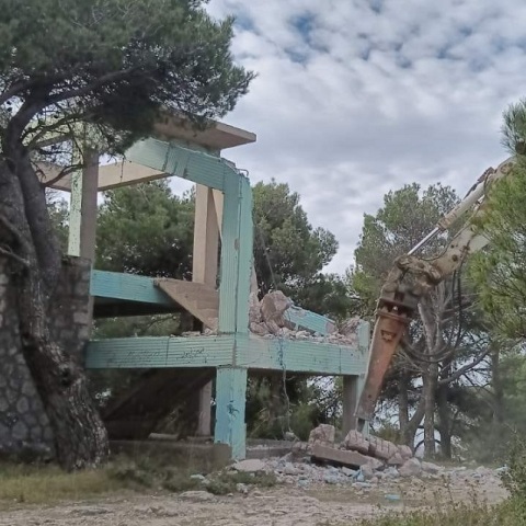 Κατεδάφιση αυθαιρέτου στην Πάρνηθα