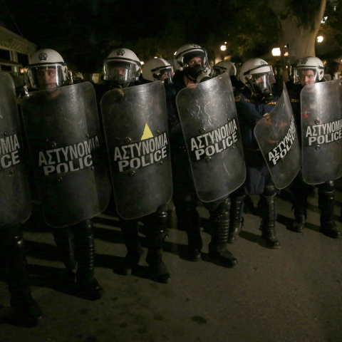 Δυνάμεις των ΜΑΤ στην αντιφασιστική συγκέντρωση στο Νέο Ηράκλειο