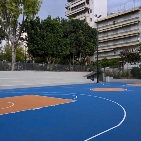 Δήμος Αθηναίων: Ολοκληρώθηκαν οι εργασίες ανακαίνισης σε εννέα ανοιχτά γήπεδα μπάσκετ	