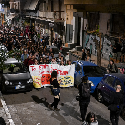 Πορεία στα Εξάρχεια κατά της κοπής δέντρων στην πλατεία