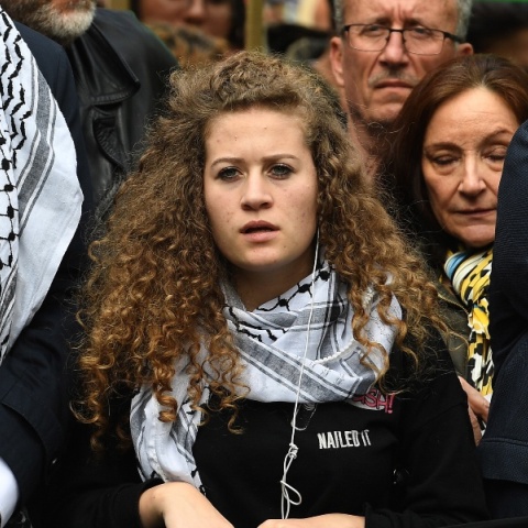 Συνελήφθη η νεαρή Παλαιστίνια ακτιβίστρια Άχεντ Ταμίμι, στην Δυτική Όχθη για «υποκίνηση σε τρομοκρατία»