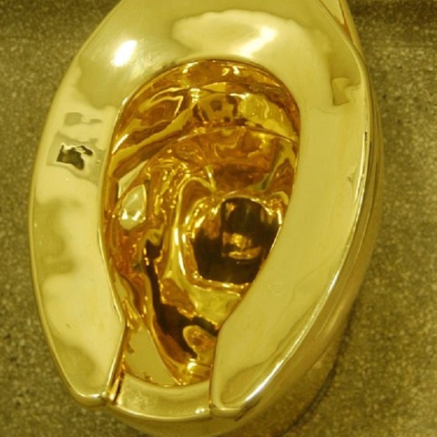 Η χρυσή τουαλέτα-έργο τέχνης που εκλάπη το 2019