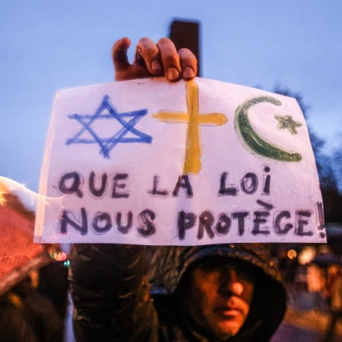 Στη Γαλλία, περισσότεροι από 180.000 διαδηλωτές βγήκαν στους δρόμους για να διαμαρτυρηθούν ενάντια στον αντισημιτισμό 