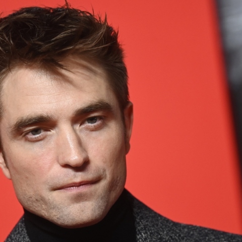 Ο Robert Pattinson αποκάλυψε ότι κοιμόταν σε μια φουσκωτή βάρκα για μήνες	