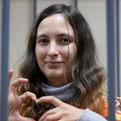 Ρωσία:  Δικαστήριο καταδίκασε σε 7 χρόνια φυλακή 33χρονη καλλιτέχνιδα για διαμαρτυρία κατά του πολέμου στην Ουκρανία	