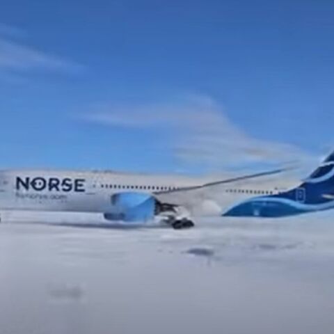 Η θεαματική προσγείωση ενός Boeing 787 στην Ανταρκτική 