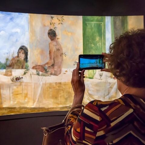 Φωτεινή Στεφανίδη: Η Σιωπηλή Ευωχία είναι ένα ατελείωτο εικαστικό τραπέζωμα 