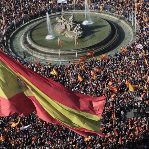 Πλήθος κόσμου κατά του Σάντσεθ στη Μαδρίτη