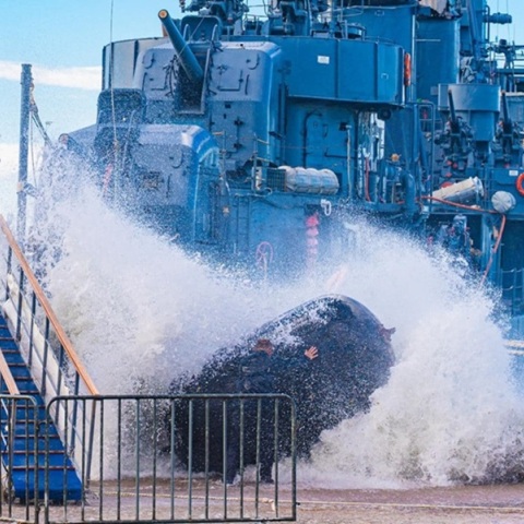 Θεσσαλονίκη: «Χτυπήθηκε» από την φουρτούνα το ιστορικό αντιτορπιλικό «Βέλος»